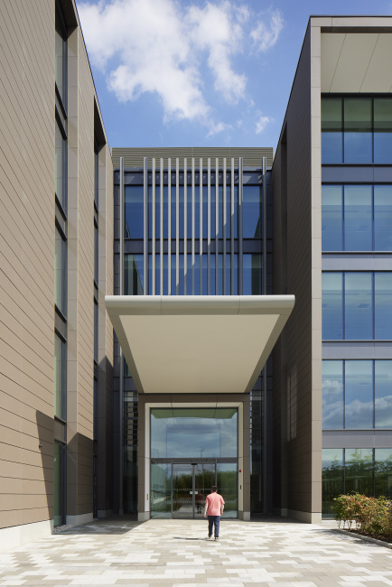 400 & 450 Longwater Avenue Reading, Designed by Apt Architects London 